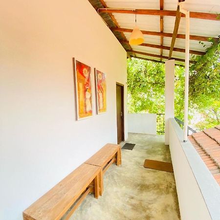 Coconut Reach Hotel Mirissa Bagian luar foto