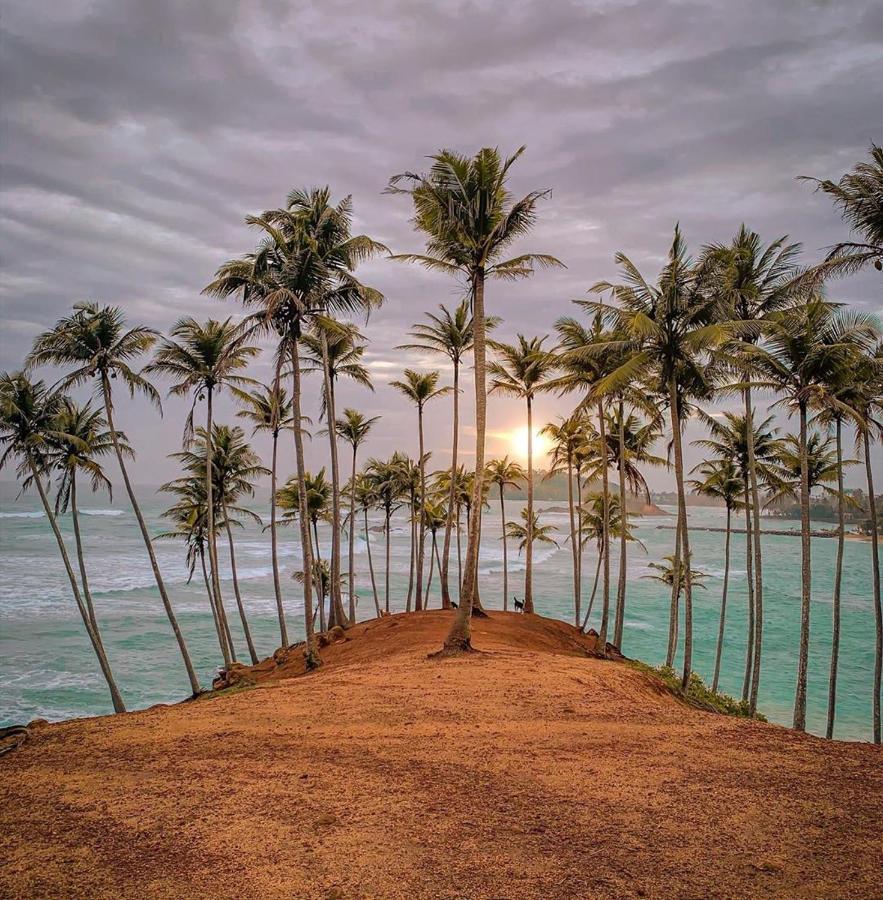 Coconut Reach Hotel Mirissa Bagian luar foto