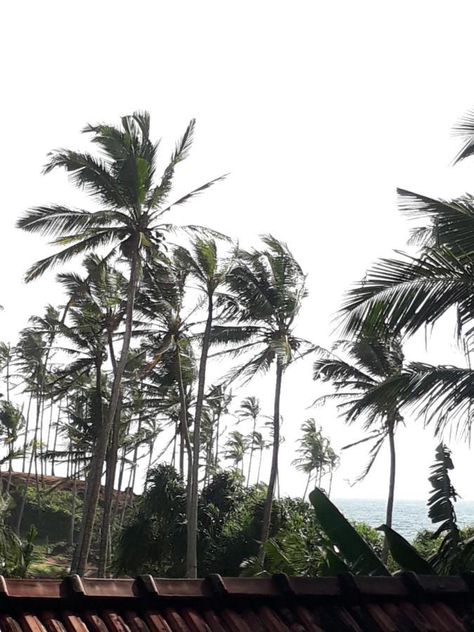 Coconut Reach Hotel Mirissa Bagian luar foto