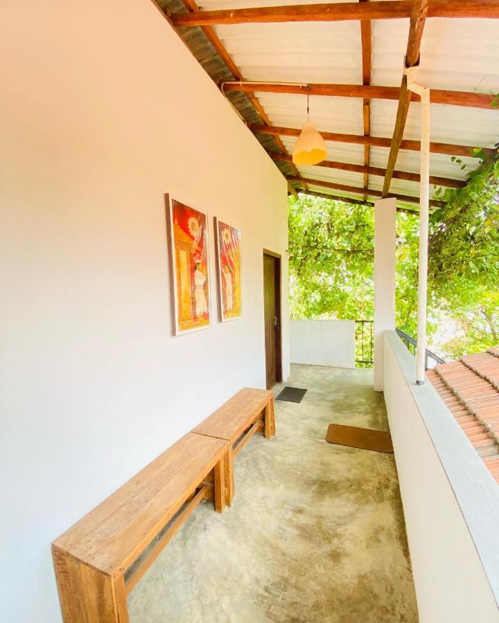Coconut Reach Hotel Mirissa Bagian luar foto