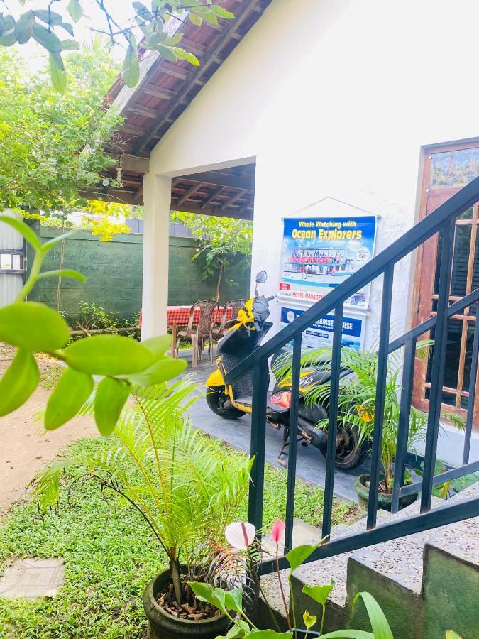 Coconut Reach Hotel Mirissa Bagian luar foto