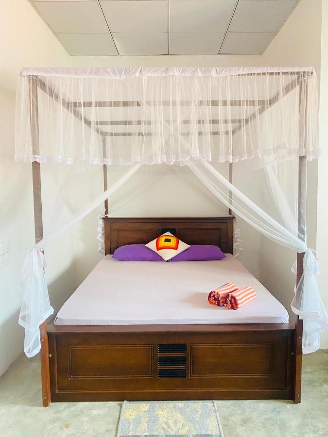 Coconut Reach Hotel Mirissa Bagian luar foto