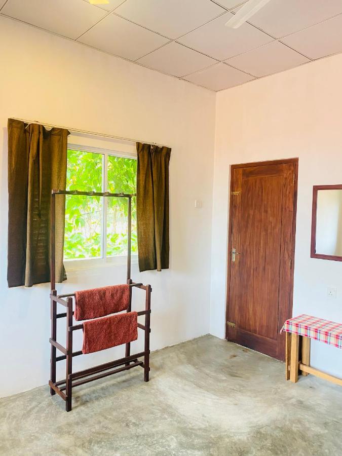Coconut Reach Hotel Mirissa Bagian luar foto
