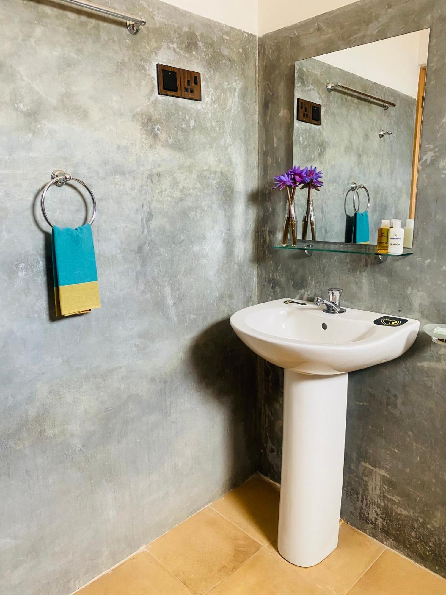 Coconut Reach Hotel Mirissa Bagian luar foto