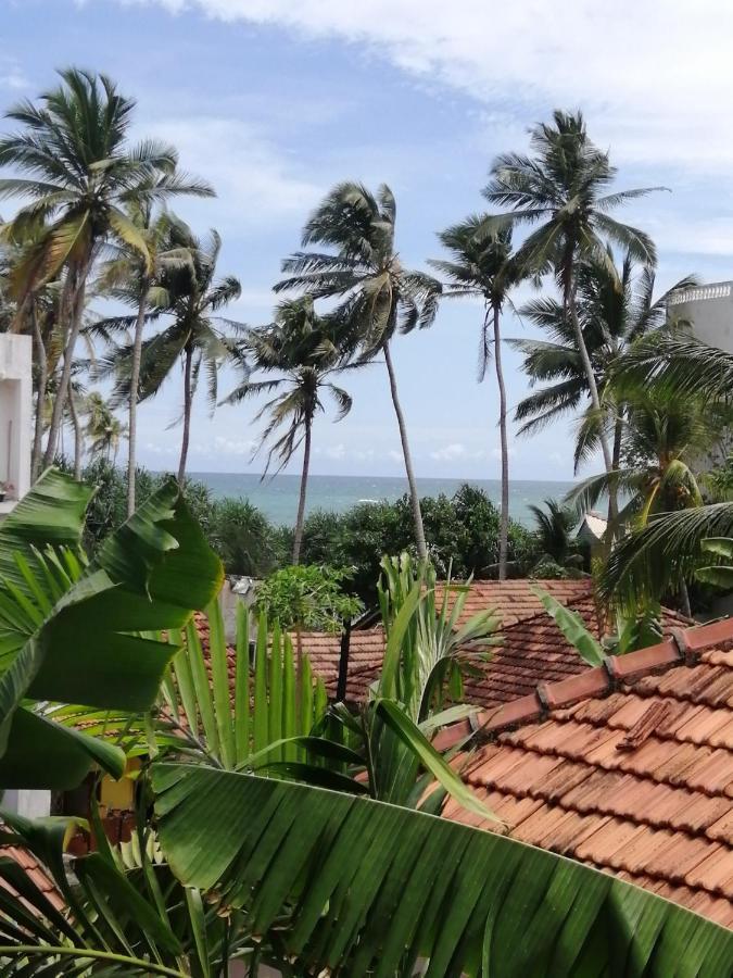 Coconut Reach Hotel Mirissa Bagian luar foto